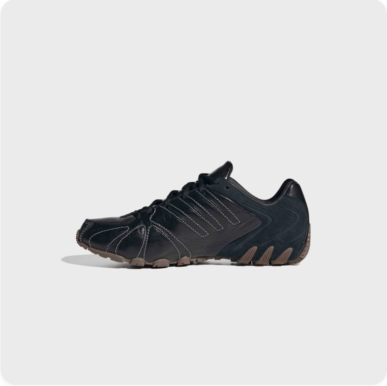 adidas Low-Top Sneakers – Black with Contrast Stitching & Sculpted Sole