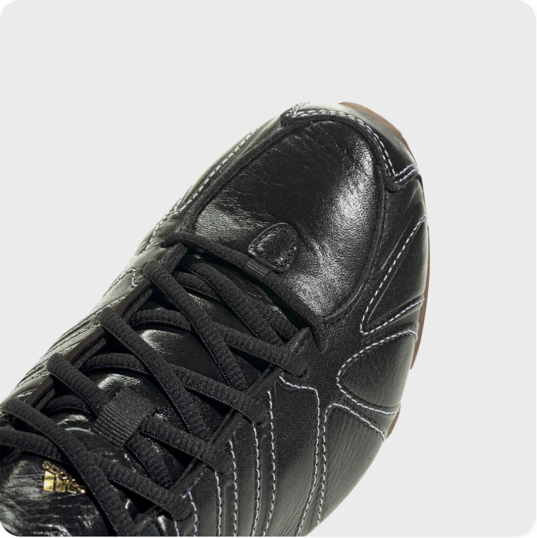 adidas Low-Top Sneakers – Black with Contrast Stitching & Sculpted Sole
