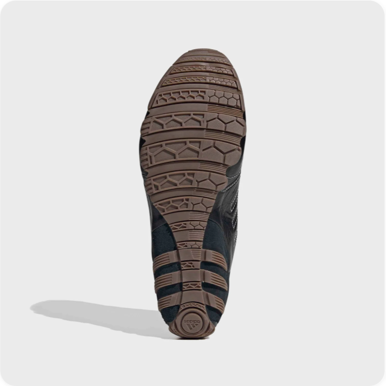 adidas Low-Top Sneakers – Black with Contrast Stitching & Sculpted Sole
