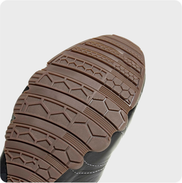 adidas Low-Top Sneakers – Black with Contrast Stitching & Sculpted Sole